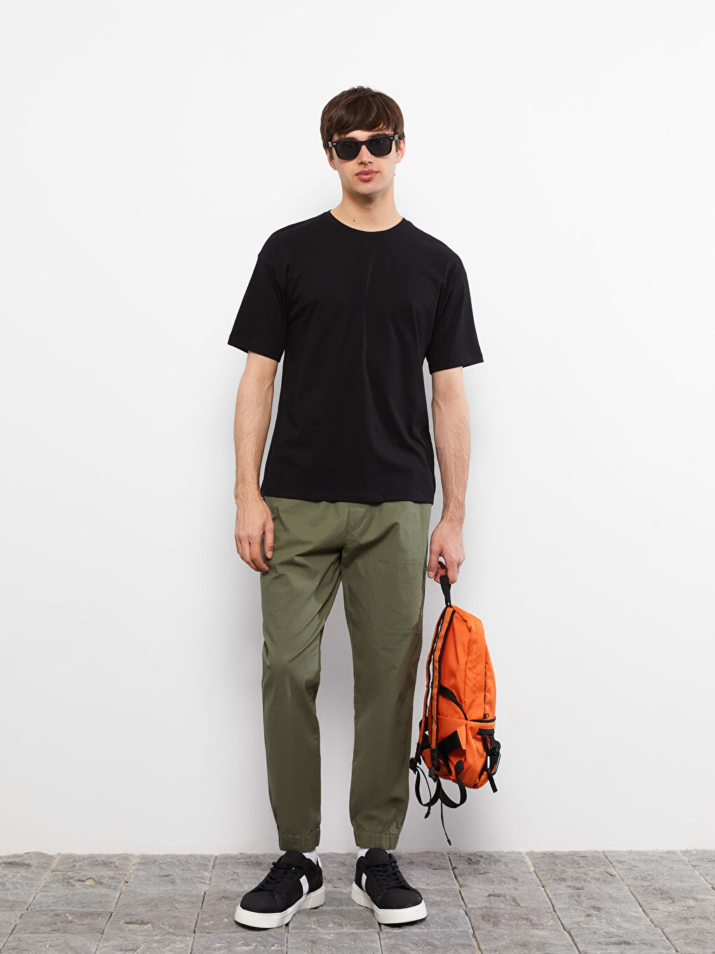 تيشيرت للرجال أساسي بأكمام قصيرة ورقبة دائرية من القطن الممشط-1