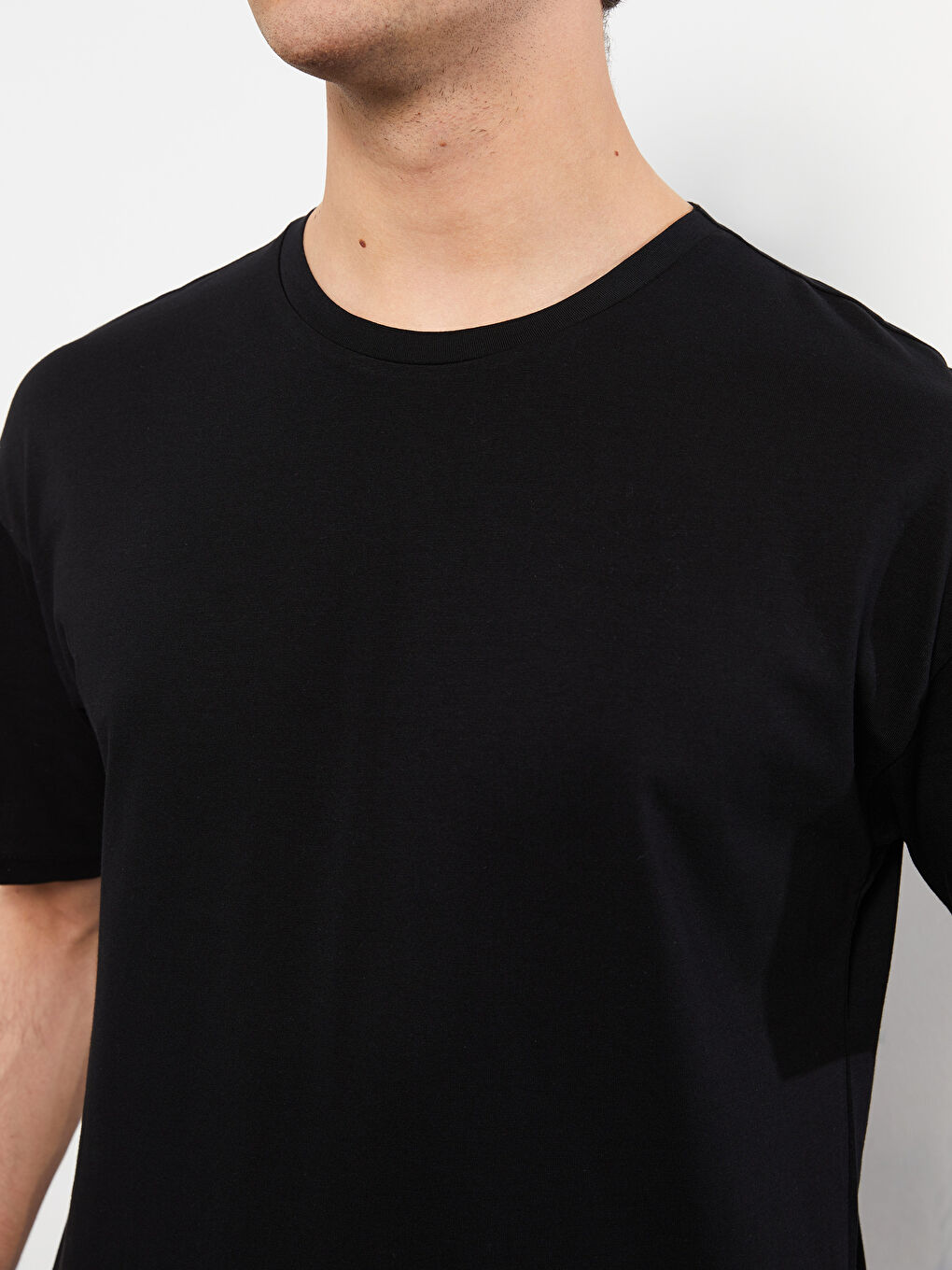 تيشيرت للرجال أساسي بأكمام قصيرة ورقبة دائرية من القطن الممشط-2