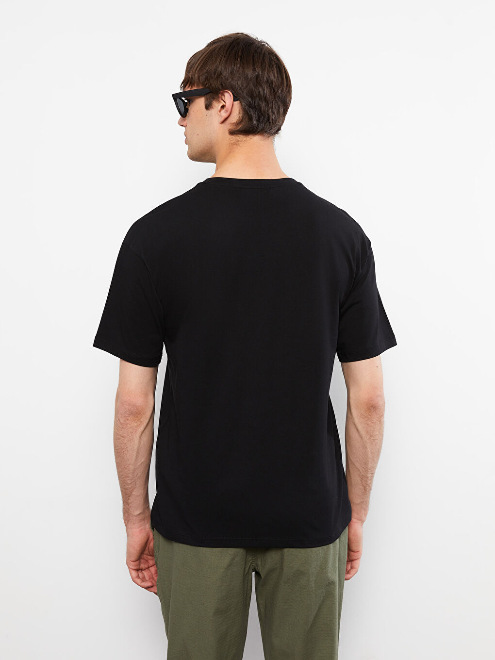 تيشيرت للرجال أساسي بأكمام قصيرة ورقبة دائرية من القطن الممشط-3