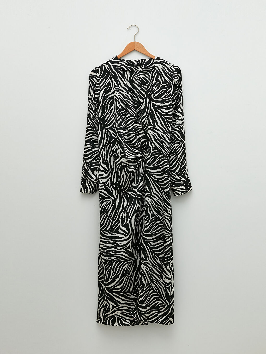 Siyah Kruvaze Yaka Desenli Uzun Kollu Saten Kadın Gömlek Elbise-5