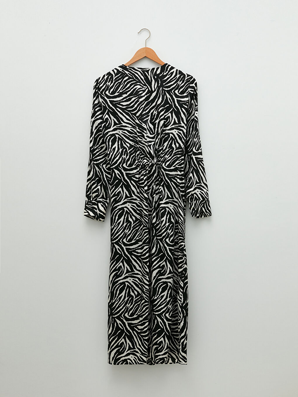 Siyah Kruvaze Yaka Desenli Uzun Kollu Saten Kadın Gömlek Elbise-6