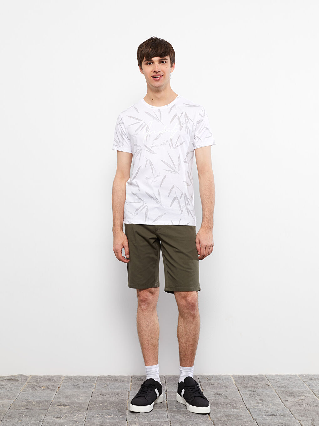 Beyaz Bisiklet Yaka Kısa Kollu Desenli Penye Erkek Tişört-1