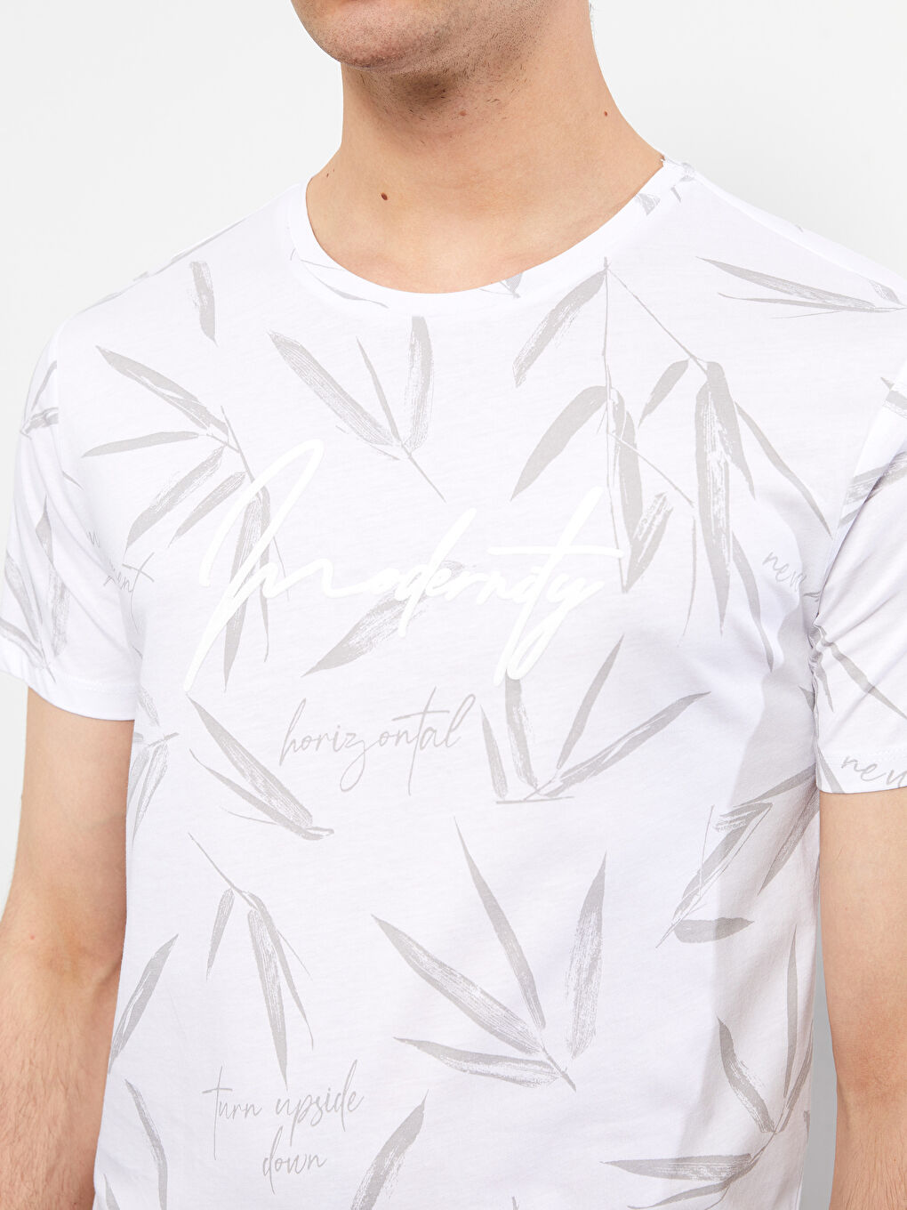 Beyaz Bisiklet Yaka Kısa Kollu Desenli Penye Erkek Tişört-2