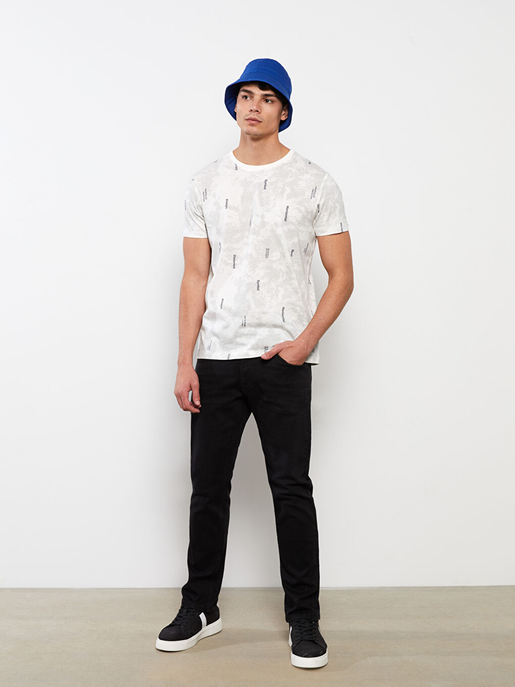 Beyaz Bisiklet Yaka Kısa Kollu Baskılı Penye Erkek Tişört