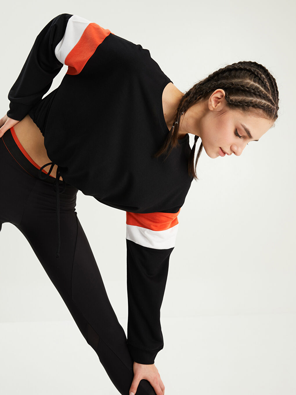 Siyah Bisiklet Yaka Düz Uzun Kollu Kadın Sweatshirt-1