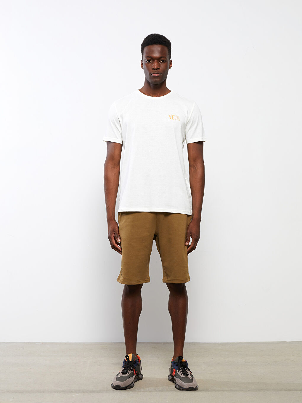 Ekru Bisiklet Yaka Kısa Kollu Baskılı Erkek Tişört-3