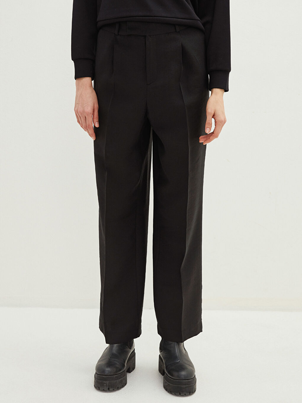 Siyah Kadın Yüksek Bel Rahat Kalıp Düz Pantolon-2