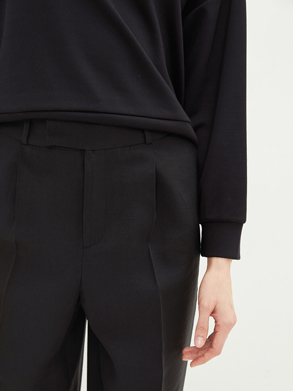 Siyah Kadın Yüksek Bel Rahat Kalıp Düz Pantolon-4