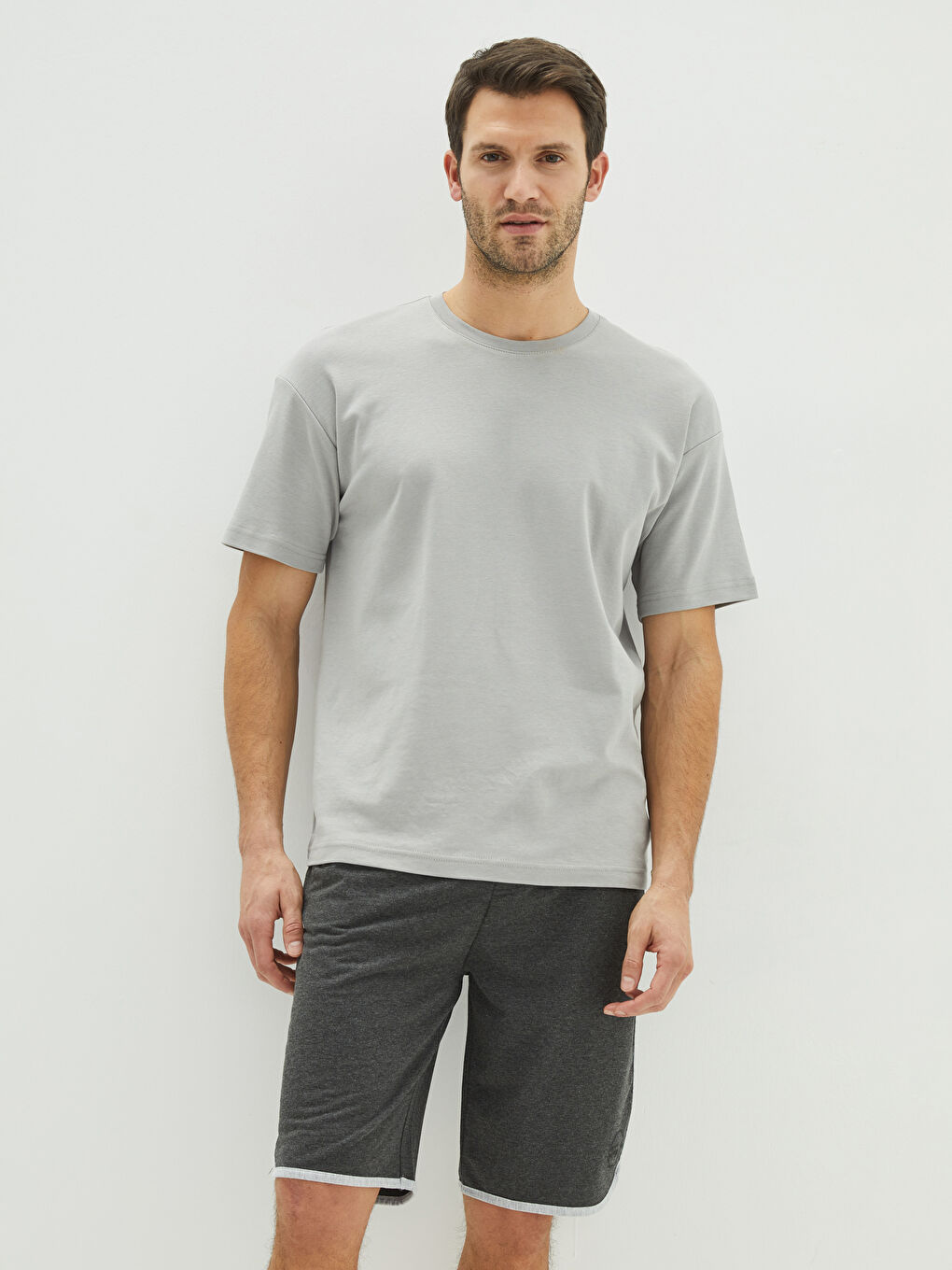 شورت بيجامة رجالي بقصة عادية