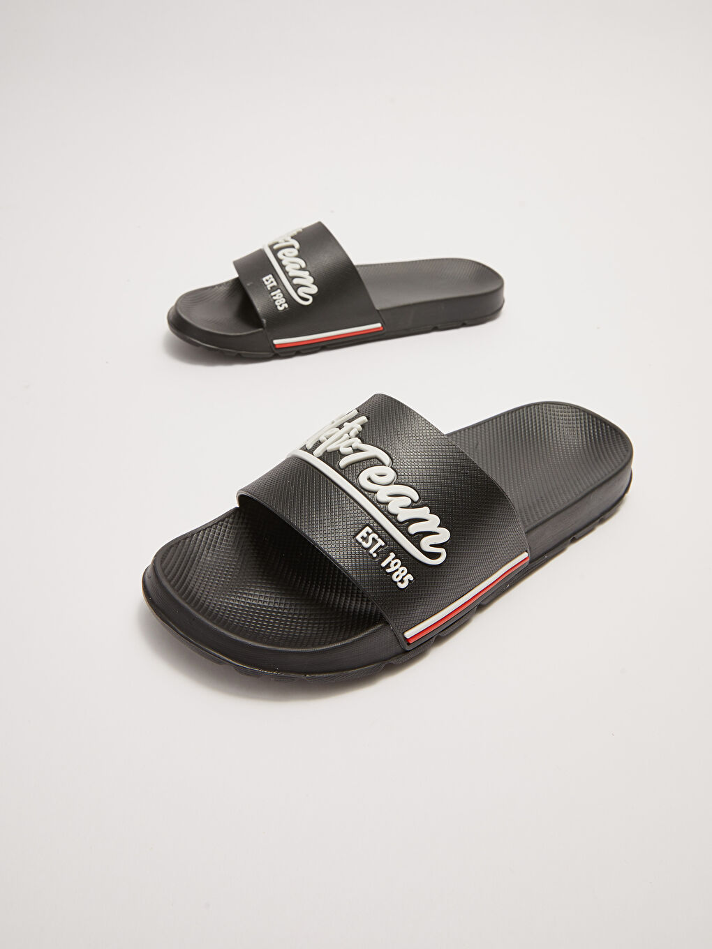 Siyah Yazı Baskılı Tek Bantlı Erkek Terlik-2