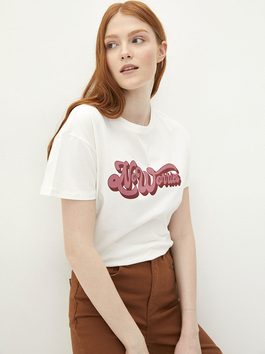 Ekru Bisiklet Yaka Baskılı Kısa Kollu Pamuklu Kadın Tişört