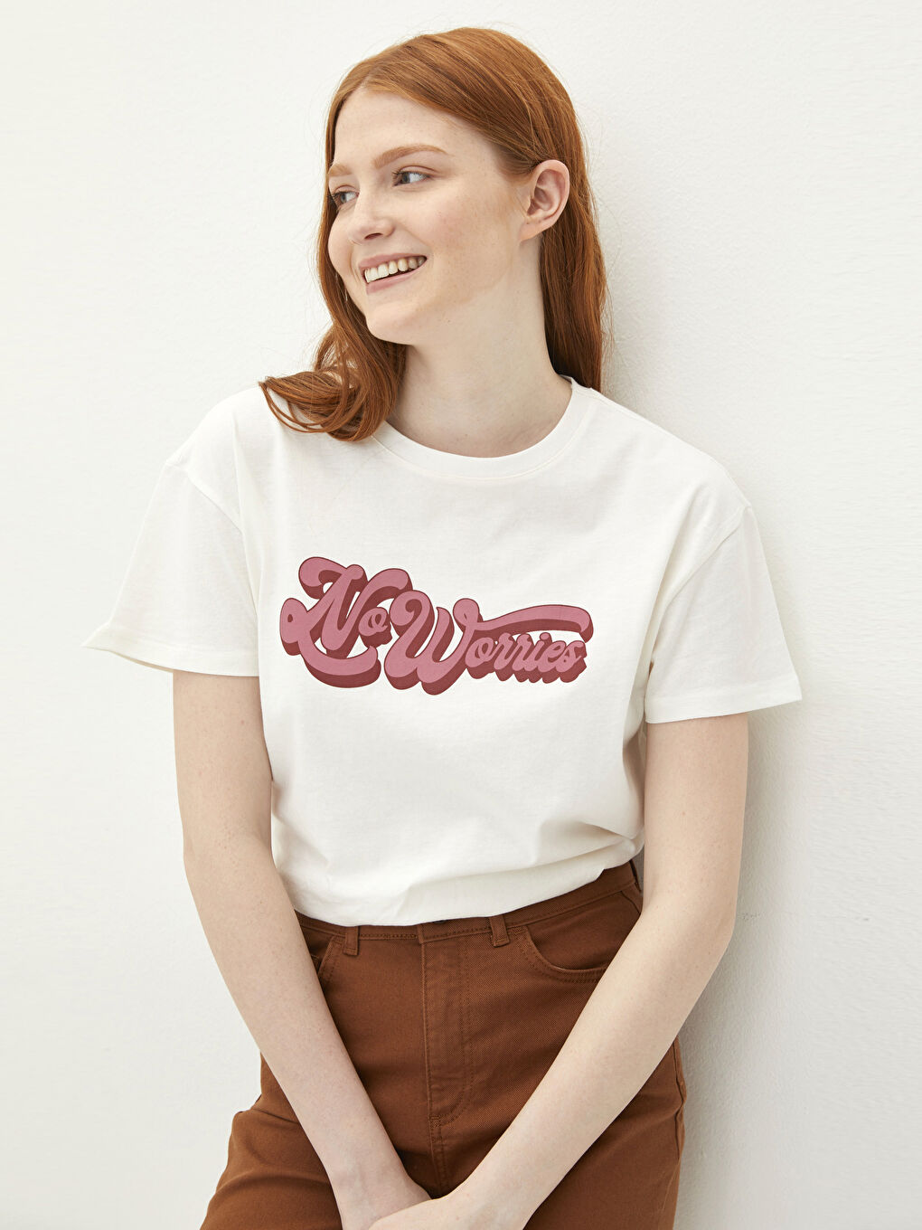 Ekru Bisiklet Yaka Baskılı Kısa Kollu Pamuklu Kadın Tişört-1