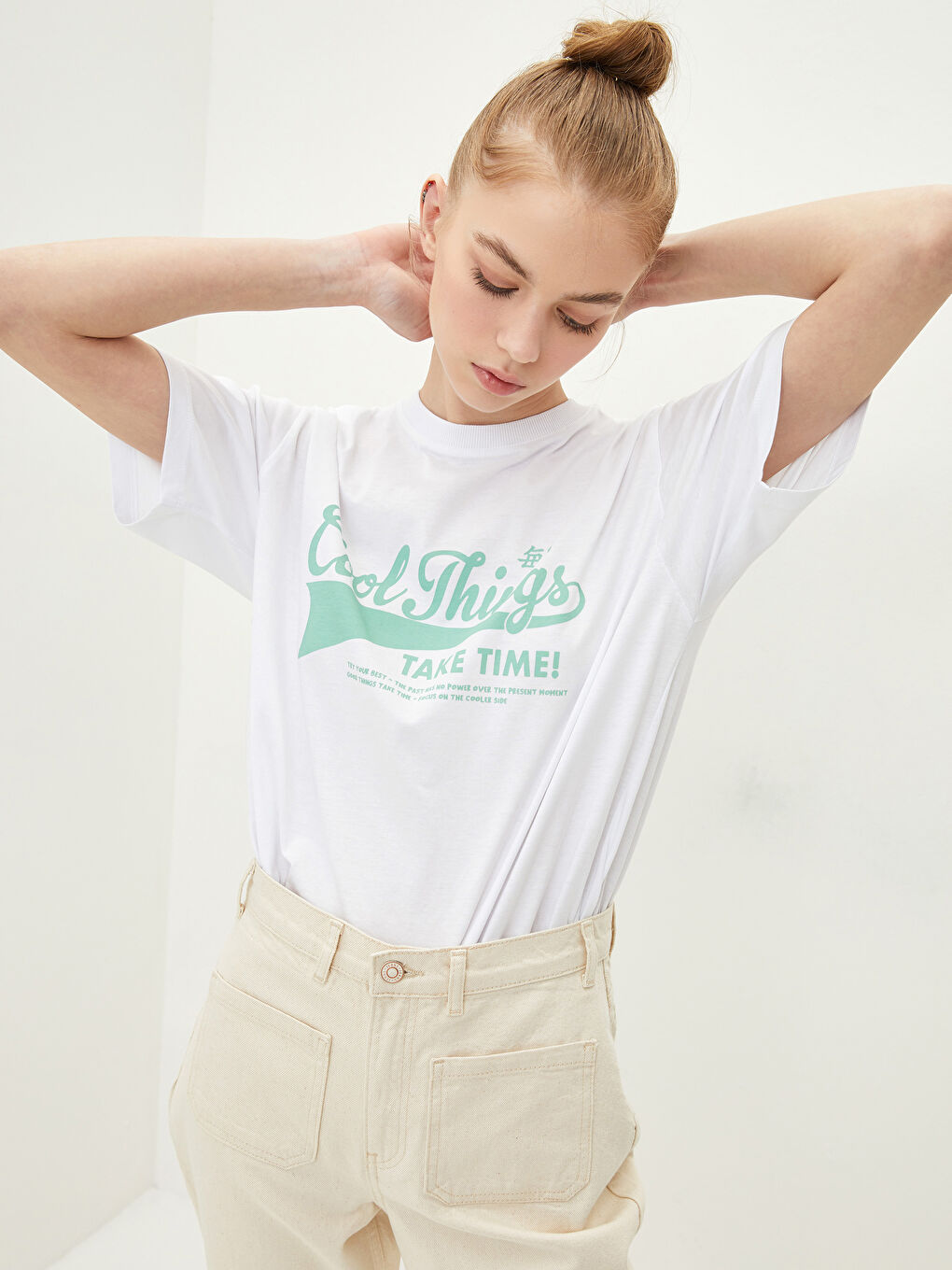 تيشيرت قطن كم قصير مطبوع بياقة دائرية للسيدات-1