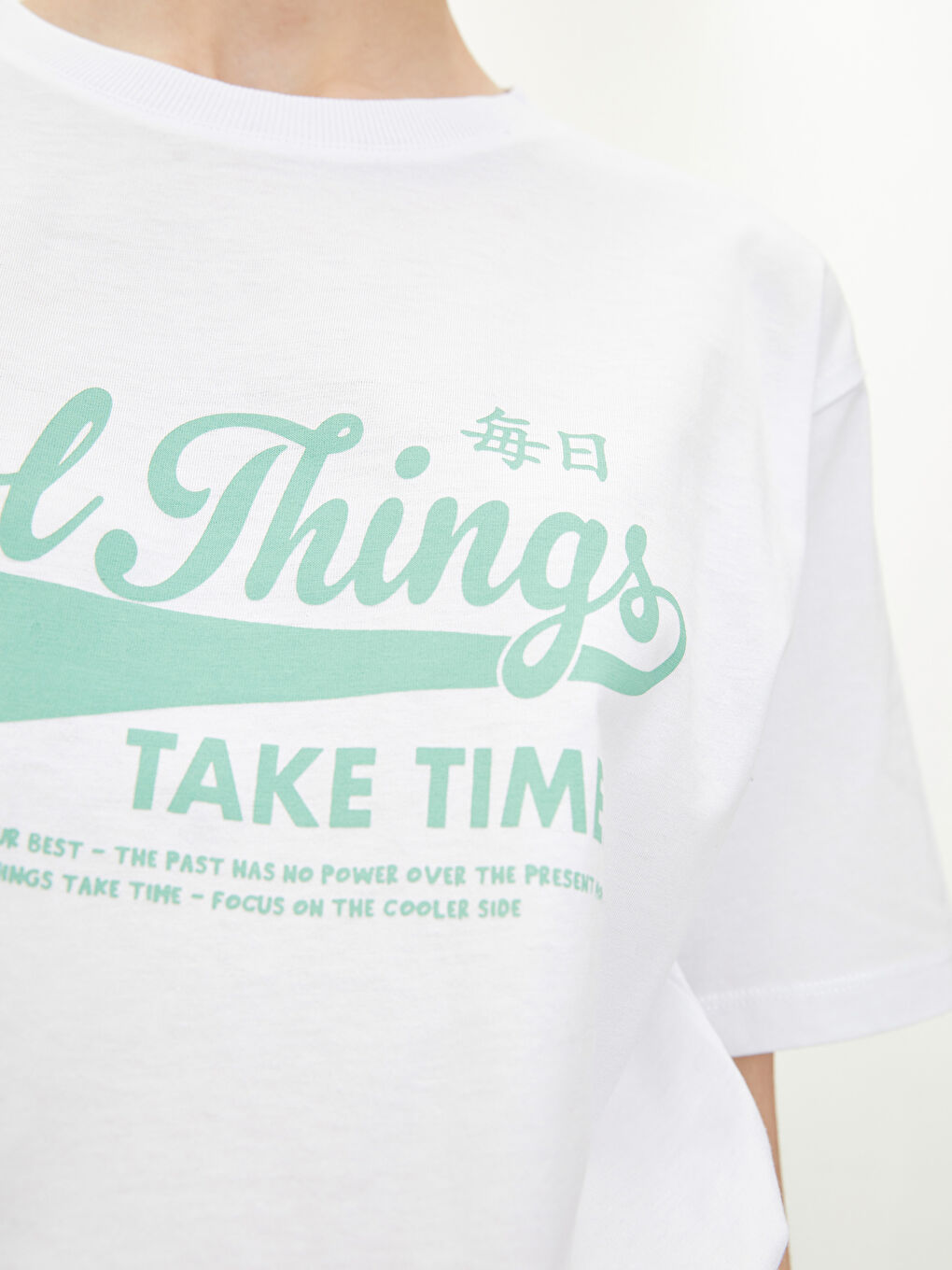 تيشيرت قطن كم قصير مطبوع بياقة دائرية للسيدات-3