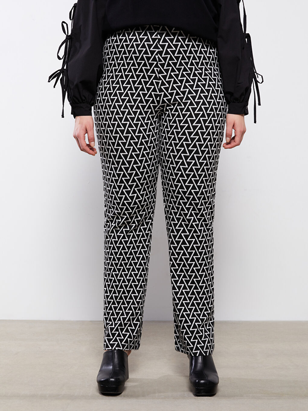 Women's Plus Size Zippered Waist Patterned Sweatpants-3