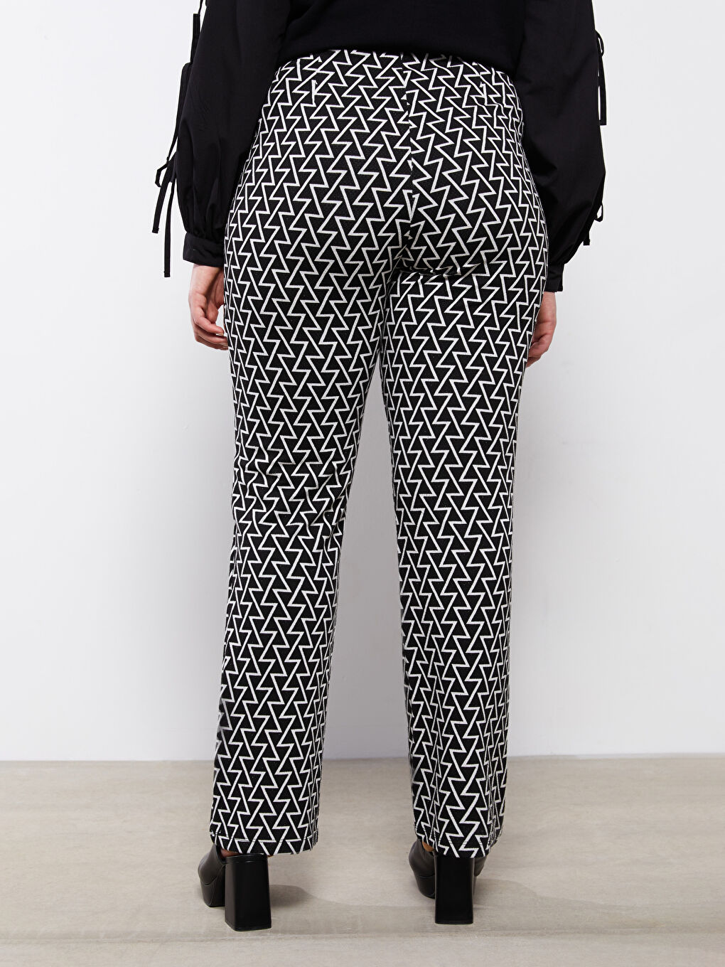 Women's Plus Size Zippered Waist Patterned Sweatpants-4