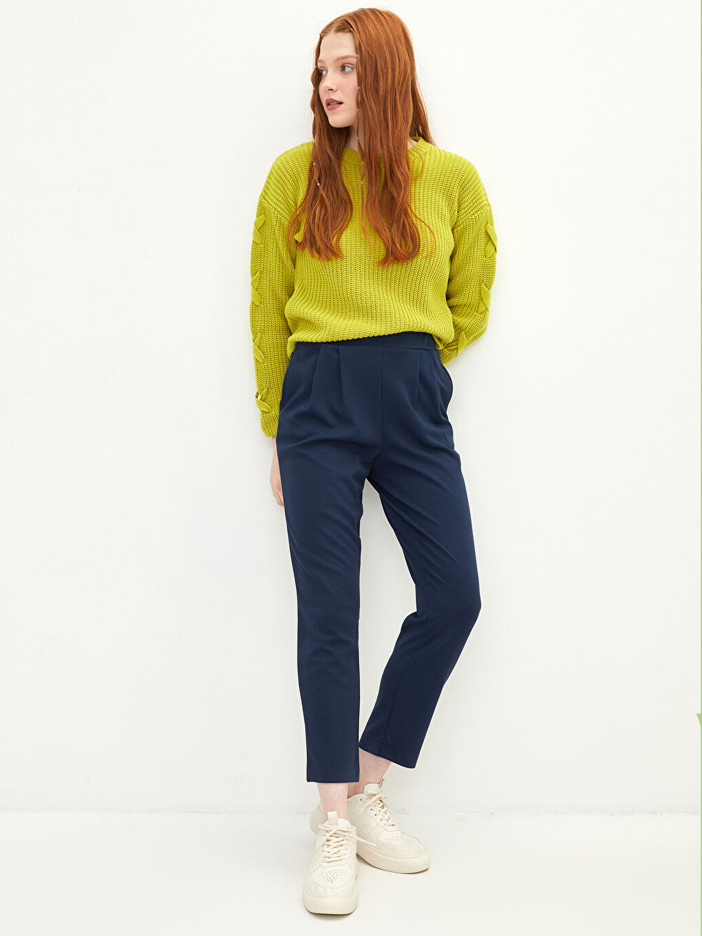 Elastic Waist Comfortable Fit Straight Pocket Women's Trousers Detailed