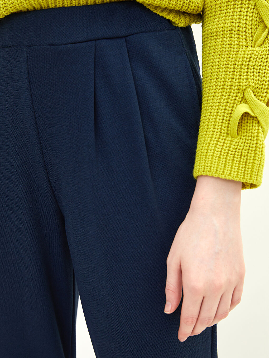 Elastic Waist Comfortable Fit Straight Pocket Women's Trousers Detailed-2