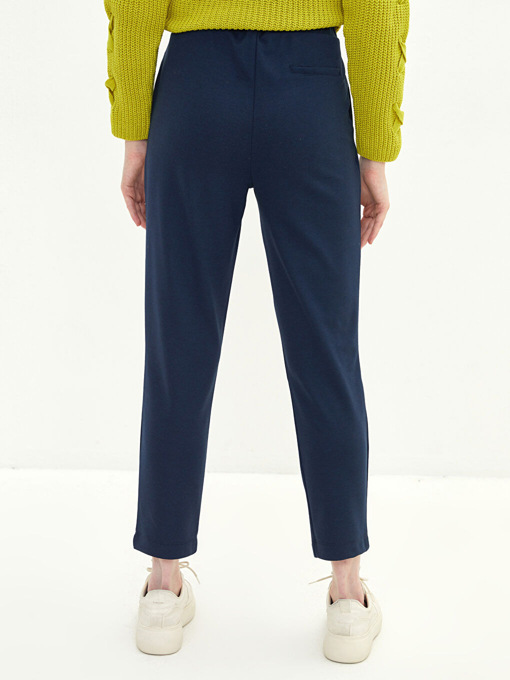 Elastic Waist Comfortable Fit Straight Pocket Women's Trousers Detailed-4