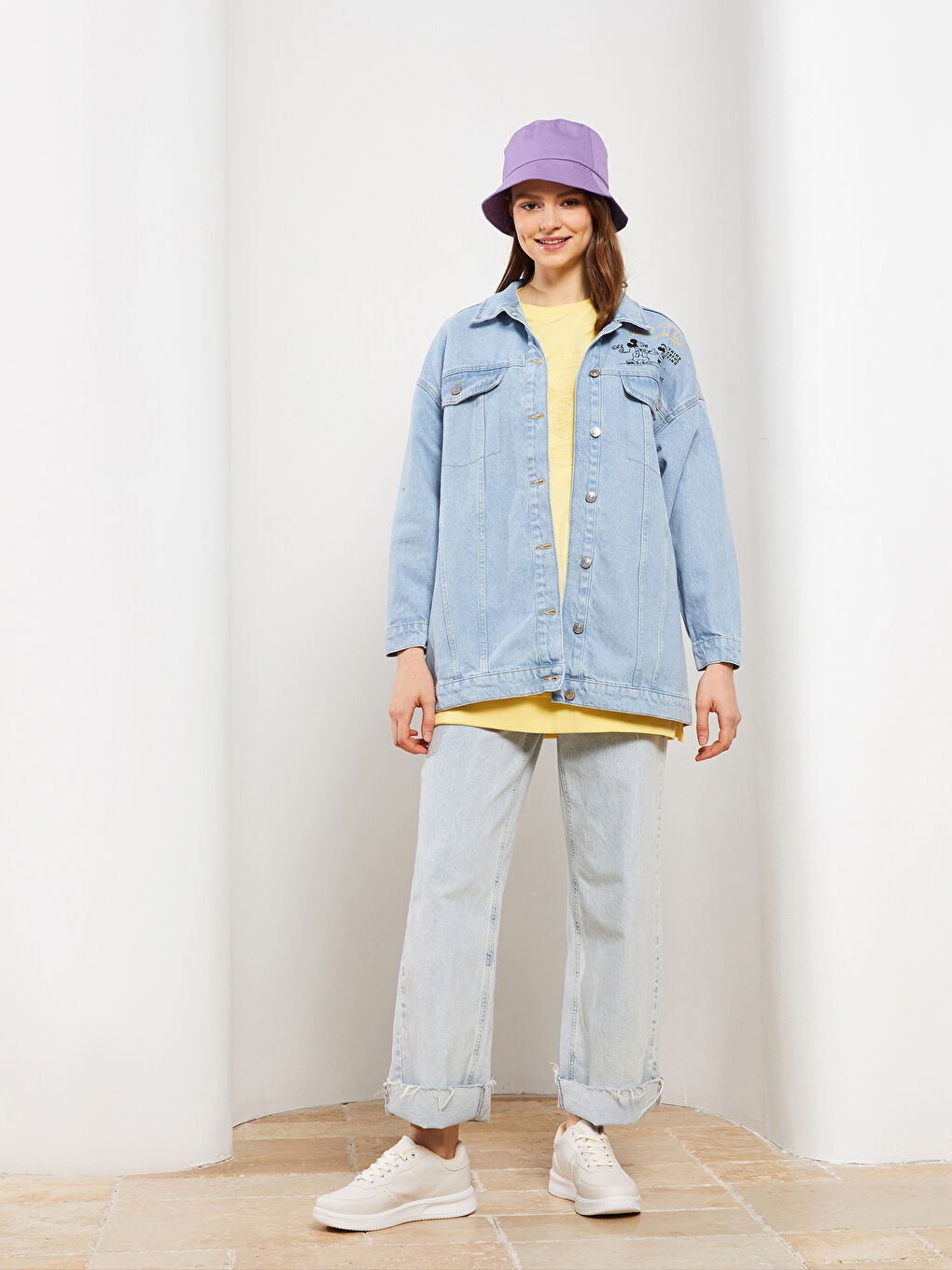 İndigo Gömlek Yaka Mickey Mouse Baskılı Uzun Kollu Kadın Rodeo Jean Ceket-3