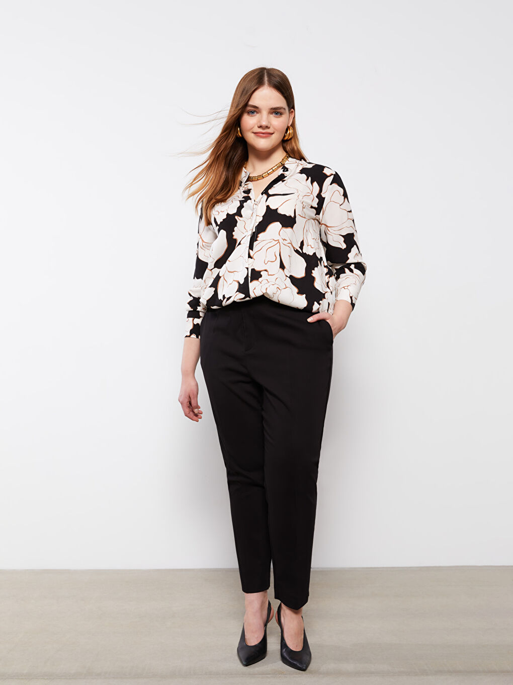Women's Plus Size Slim Fit Straight Pocket Detailed Trousers