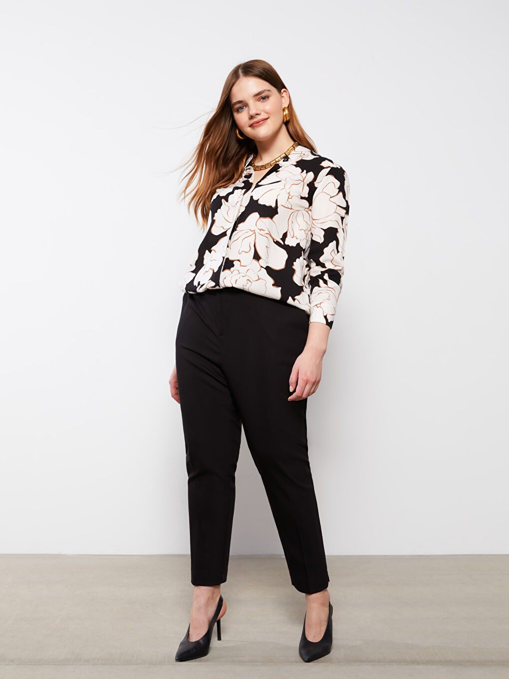 Women's Plus Size Slim Fit Straight Pocket Detailed Trousers-1