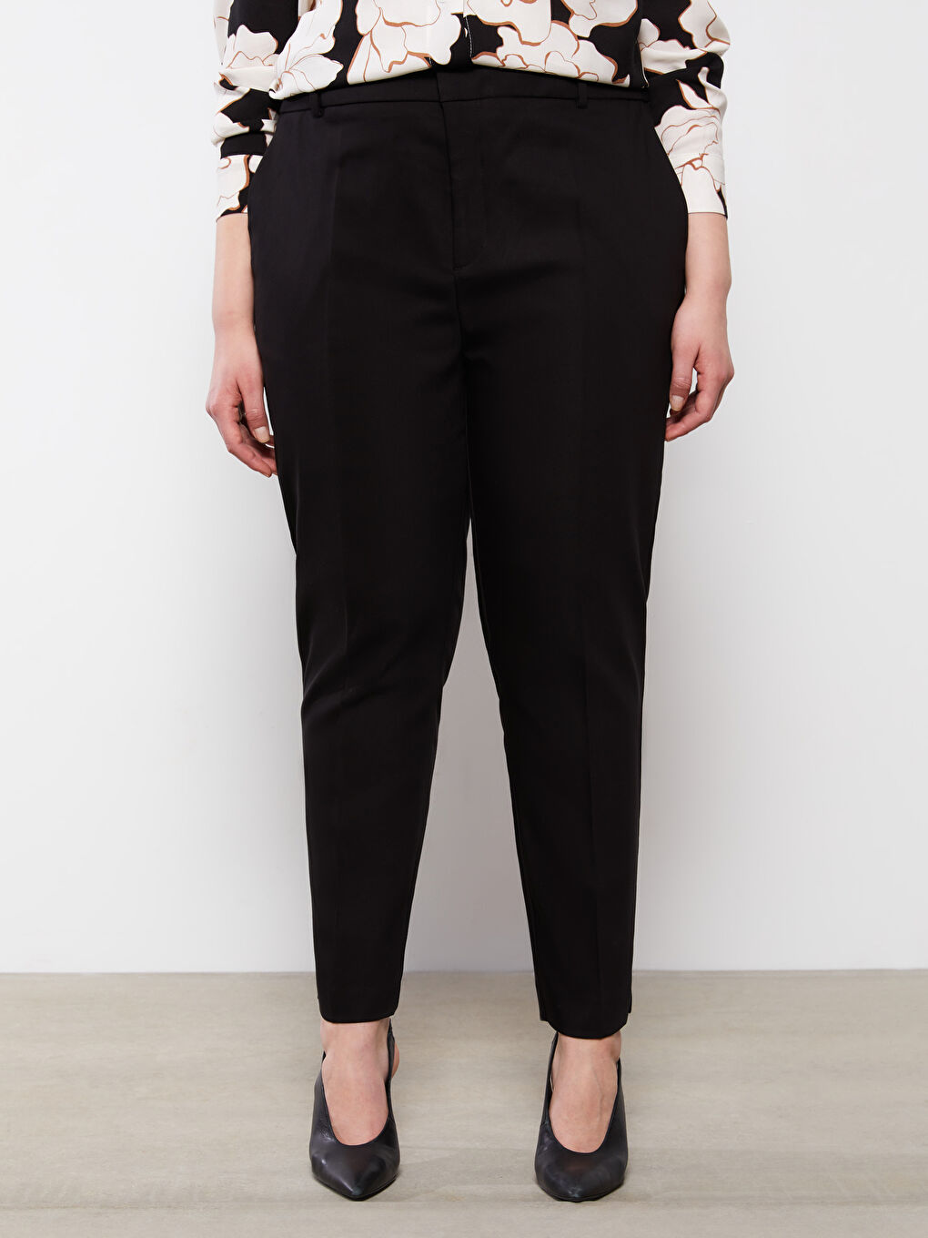 Women's Plus Size Slim Fit Straight Pocket Detailed Trousers-3