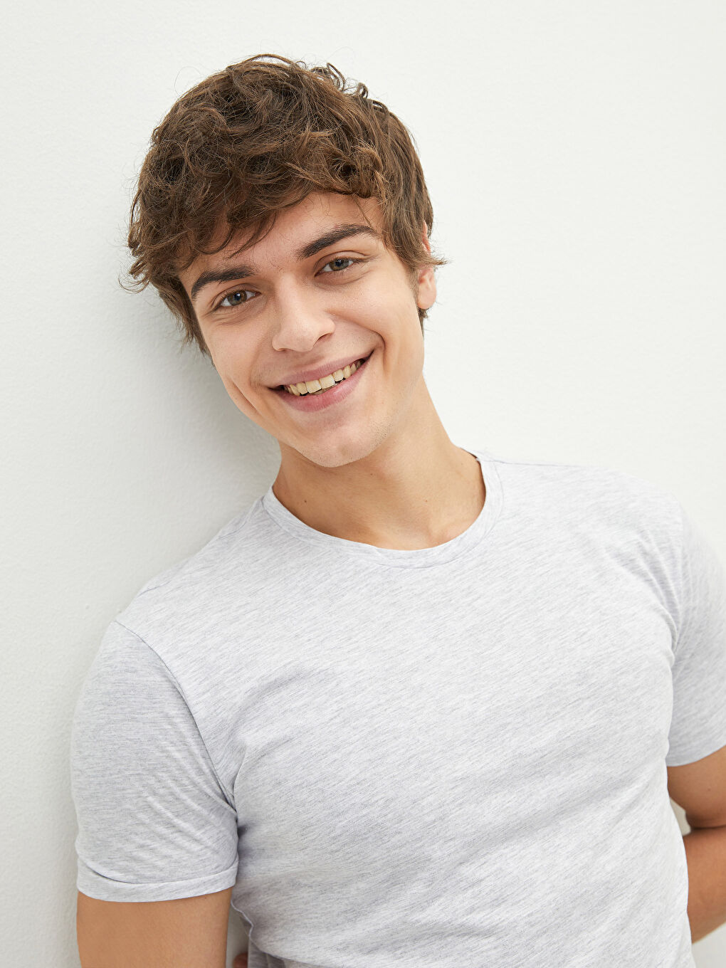 Gri Bisiklet Yaka Kısa Kollu Basic Penye Erkek Tişört