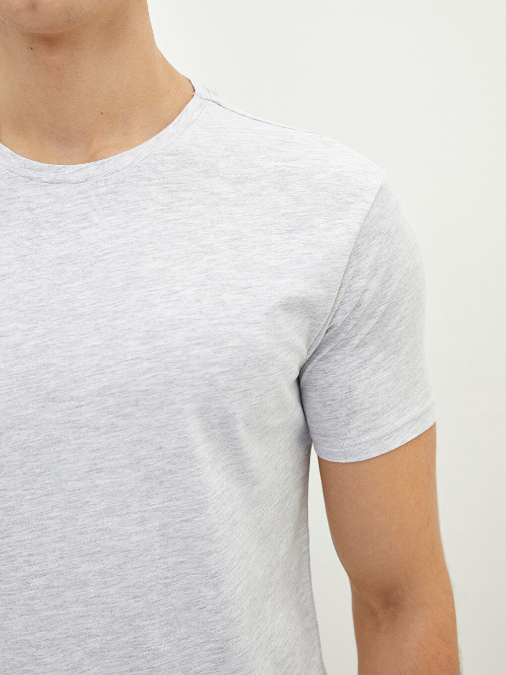Gri Bisiklet Yaka Kısa Kollu Basic Penye Erkek Tişört-3