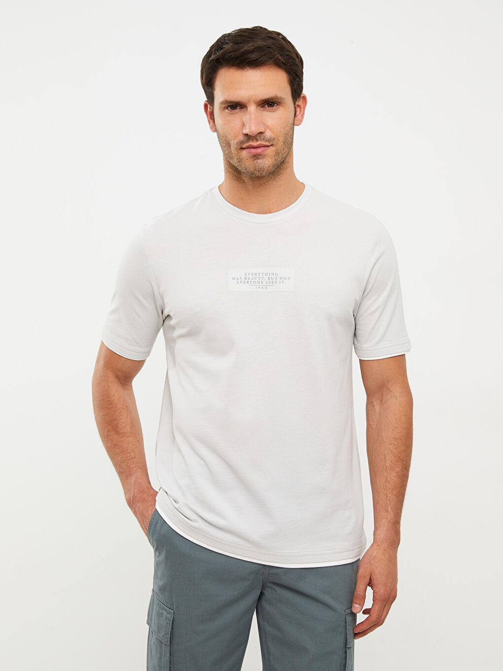 Gri Bisiklet Yaka Kısa Kollu Baskılı Erkek Tişört-2