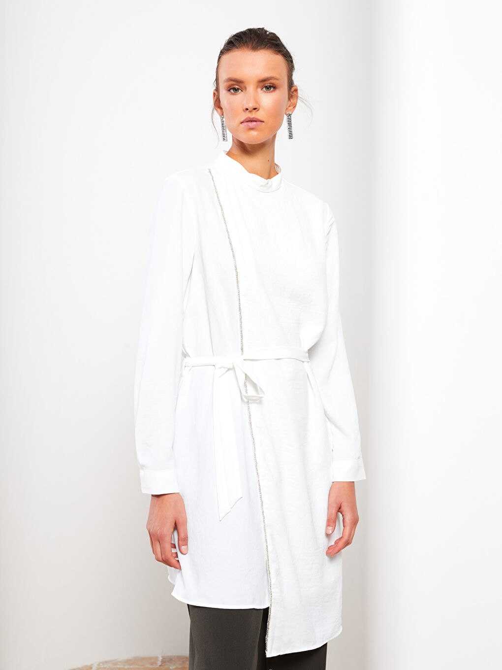 Ekru Dik Yaka Nakışlı Uzun Kollu Kadın Tunik