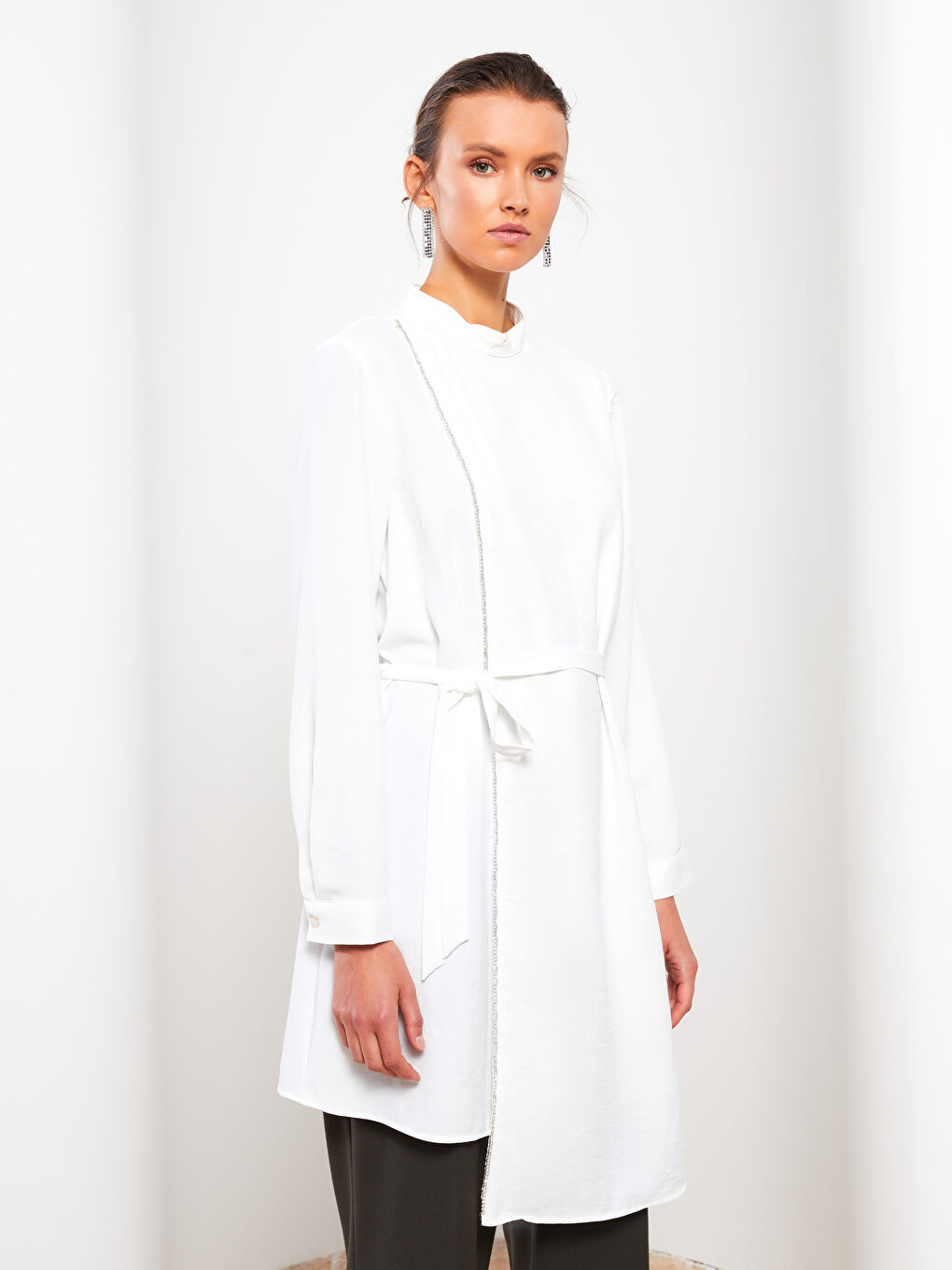 Ekru Dik Yaka Nakışlı Uzun Kollu Kadın Tunik-1