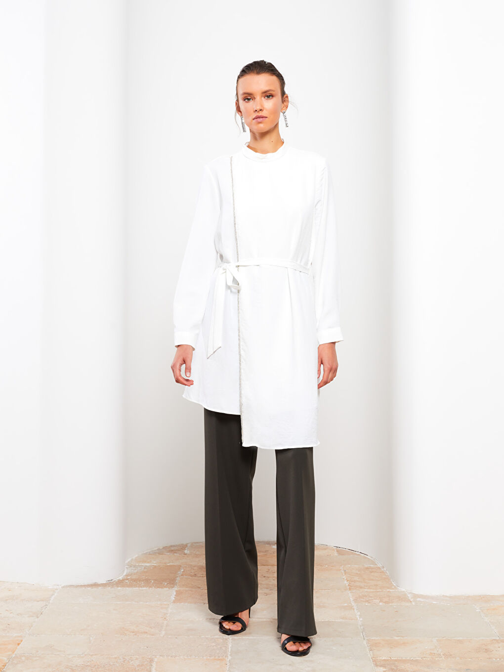 Ekru Dik Yaka Nakışlı Uzun Kollu Kadın Tunik-3