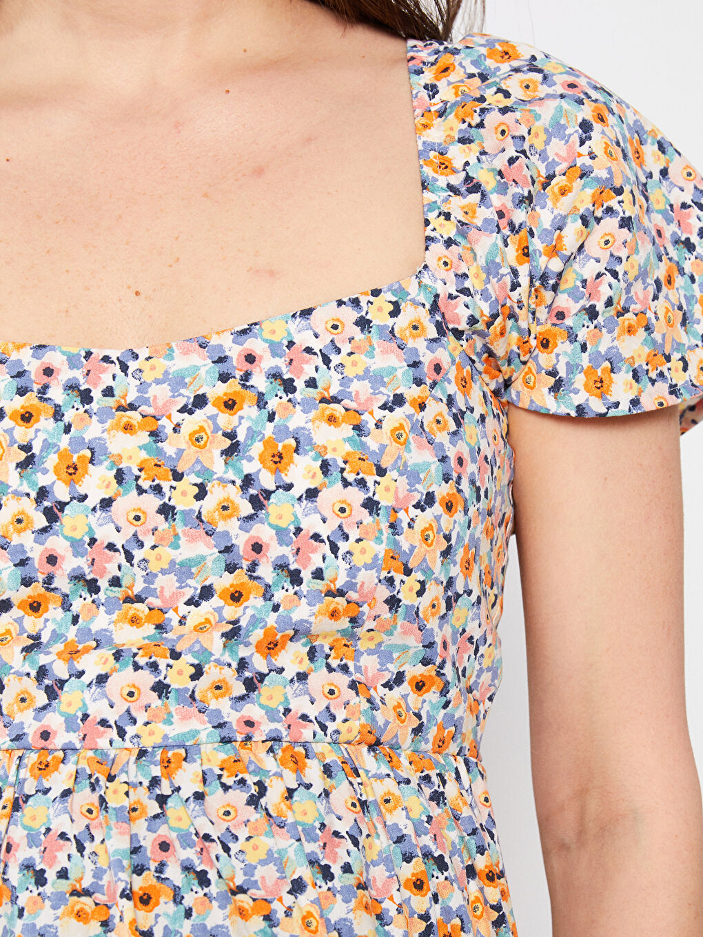 Robe de maternité en popeline florale à manches courtes et col carré-3