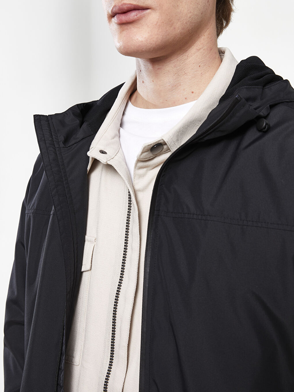 Siyah Standart Kalıp Kapüşonlu Erkek Yağmurluk-2