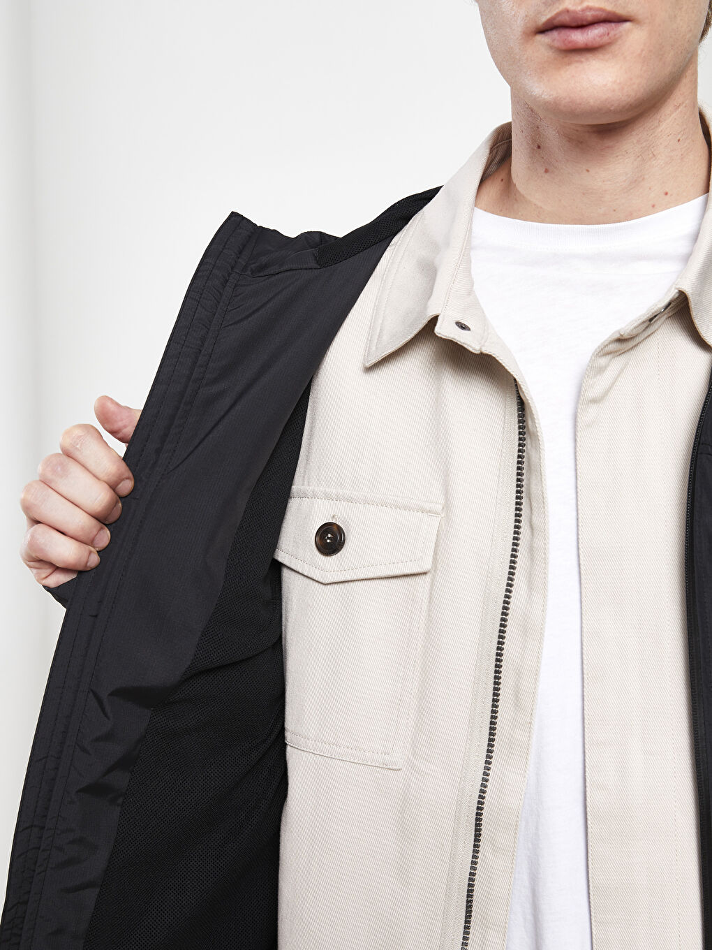 Siyah Standart Kalıp Kapüşonlu Erkek Yağmurluk-3