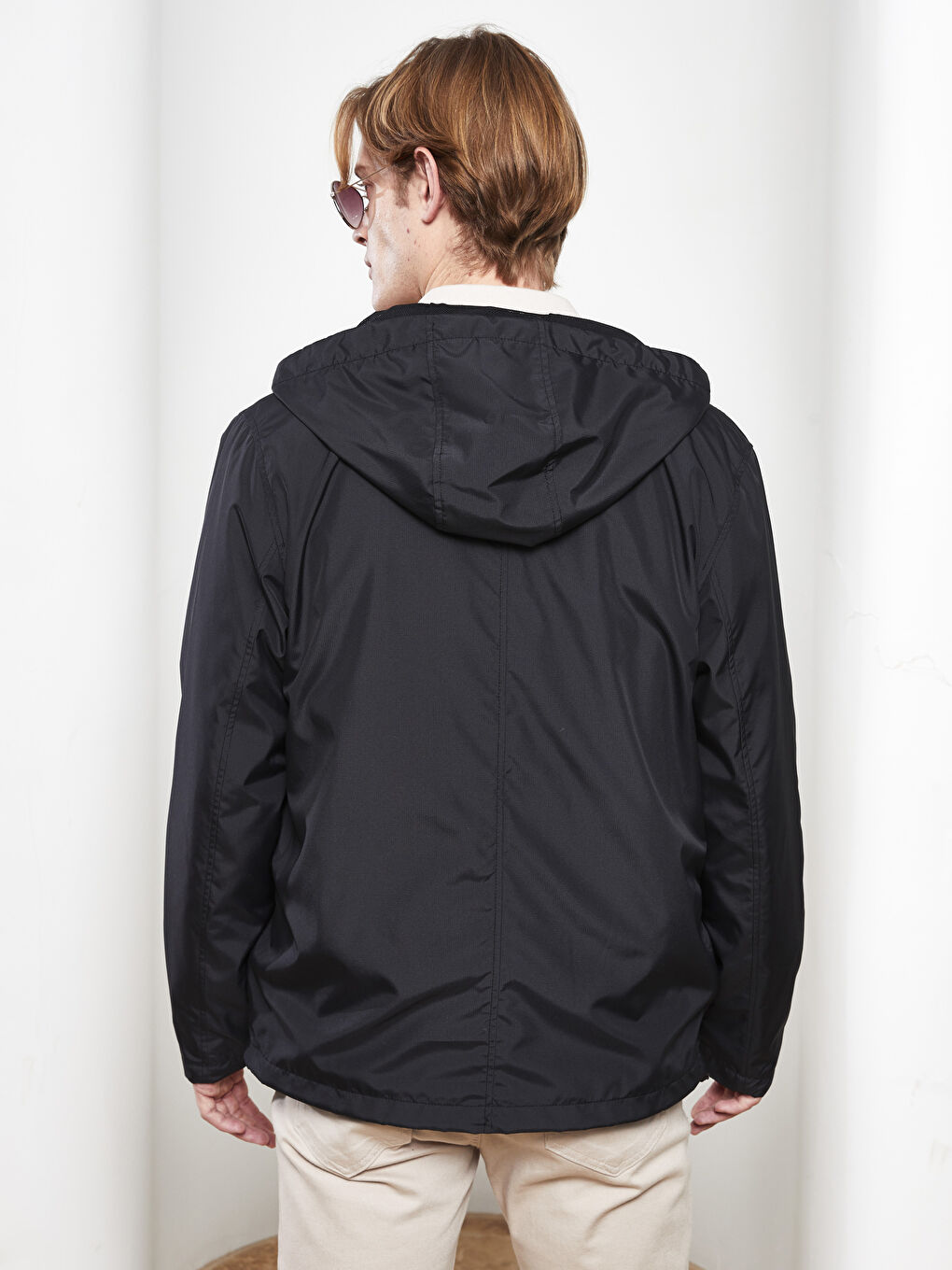 Siyah Standart Kalıp Kapüşonlu Erkek Yağmurluk-4