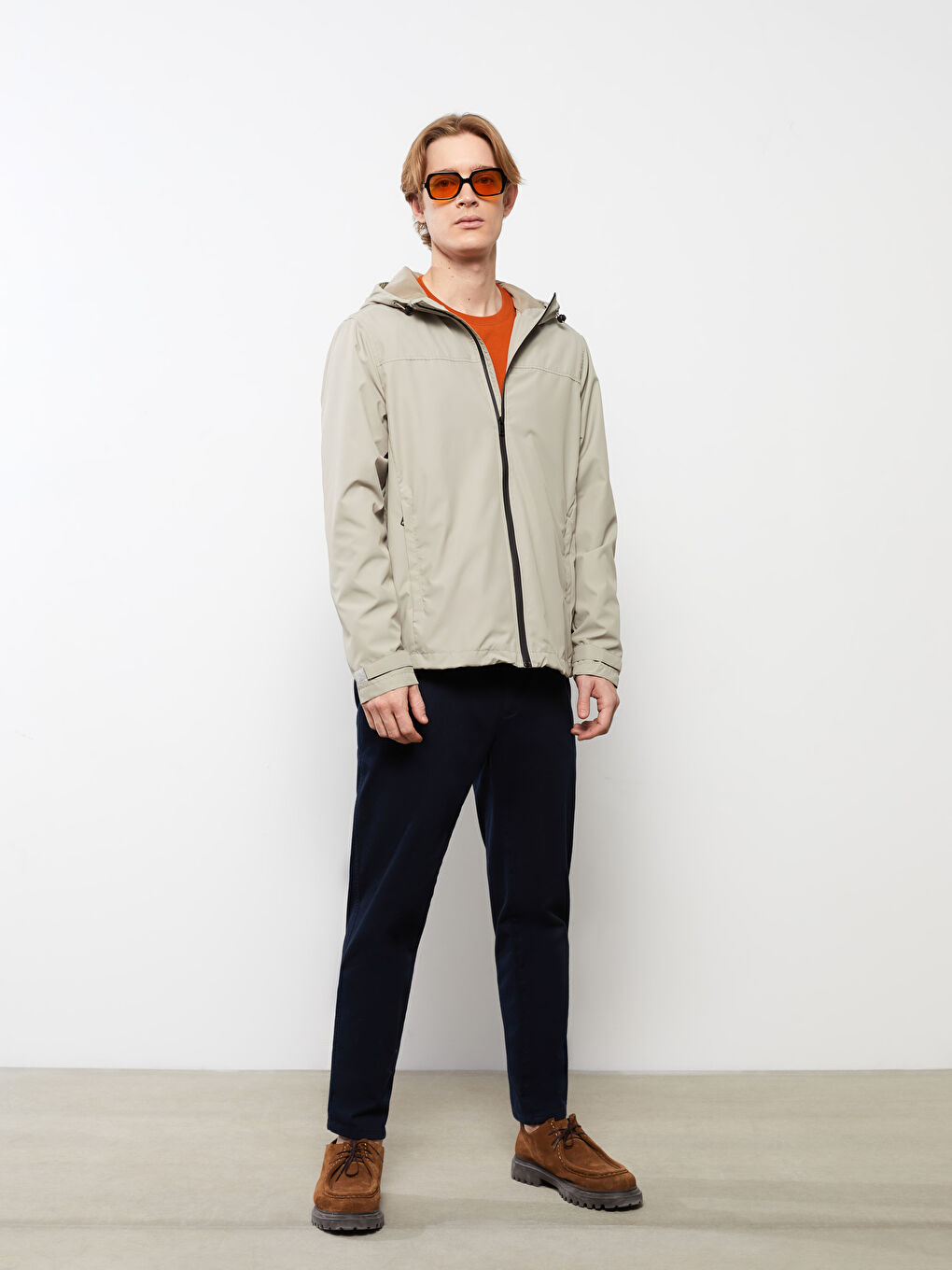 Bej Standart Kalıp Kapüşonlu Erkek Yağmurluk