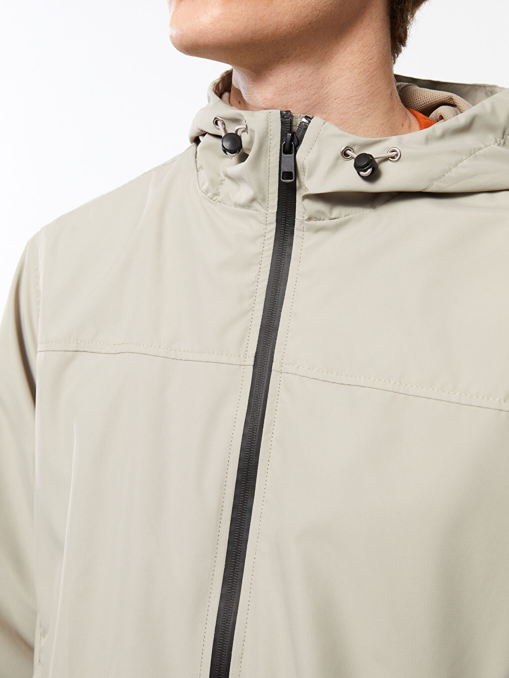 Bej Standart Kalıp Kapüşonlu Erkek Yağmurluk-2