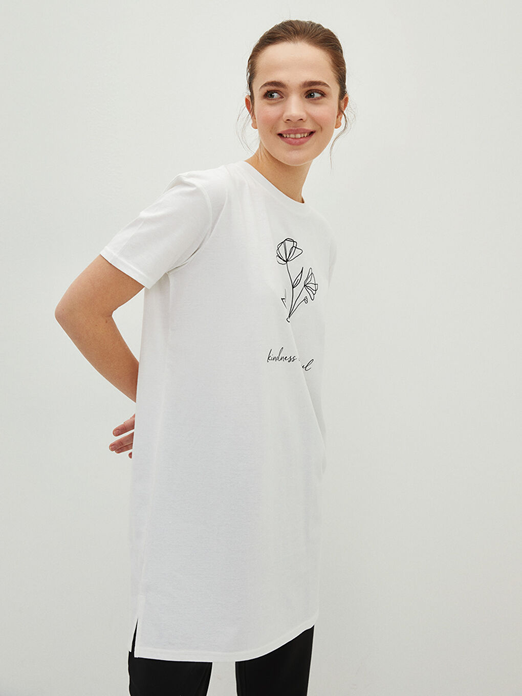 Ekru Bisiklet Yaka Baskılı Kısa Kollu Kadın Tunik-1