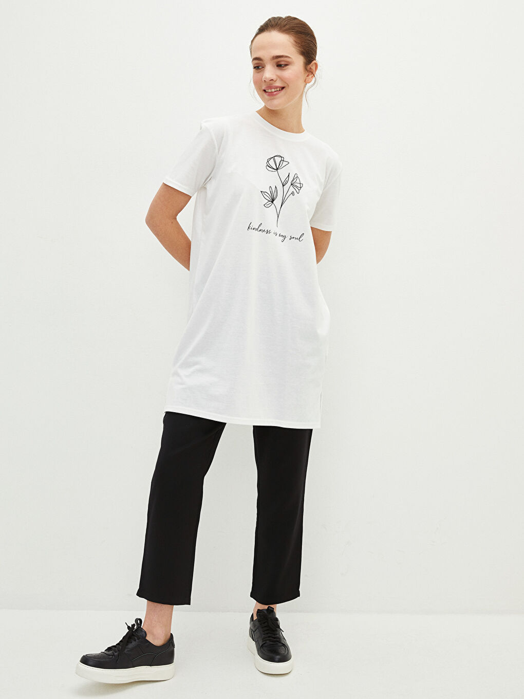 Ekru Bisiklet Yaka Baskılı Kısa Kollu Kadın Tunik-3