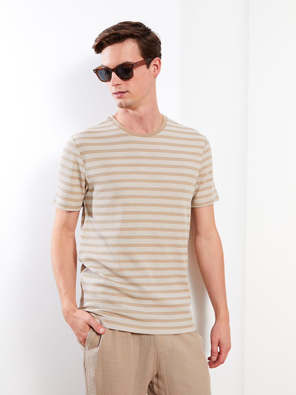 Bej Bisiklet Yaka Kısa Kollu Çizgili Erkek Tişört