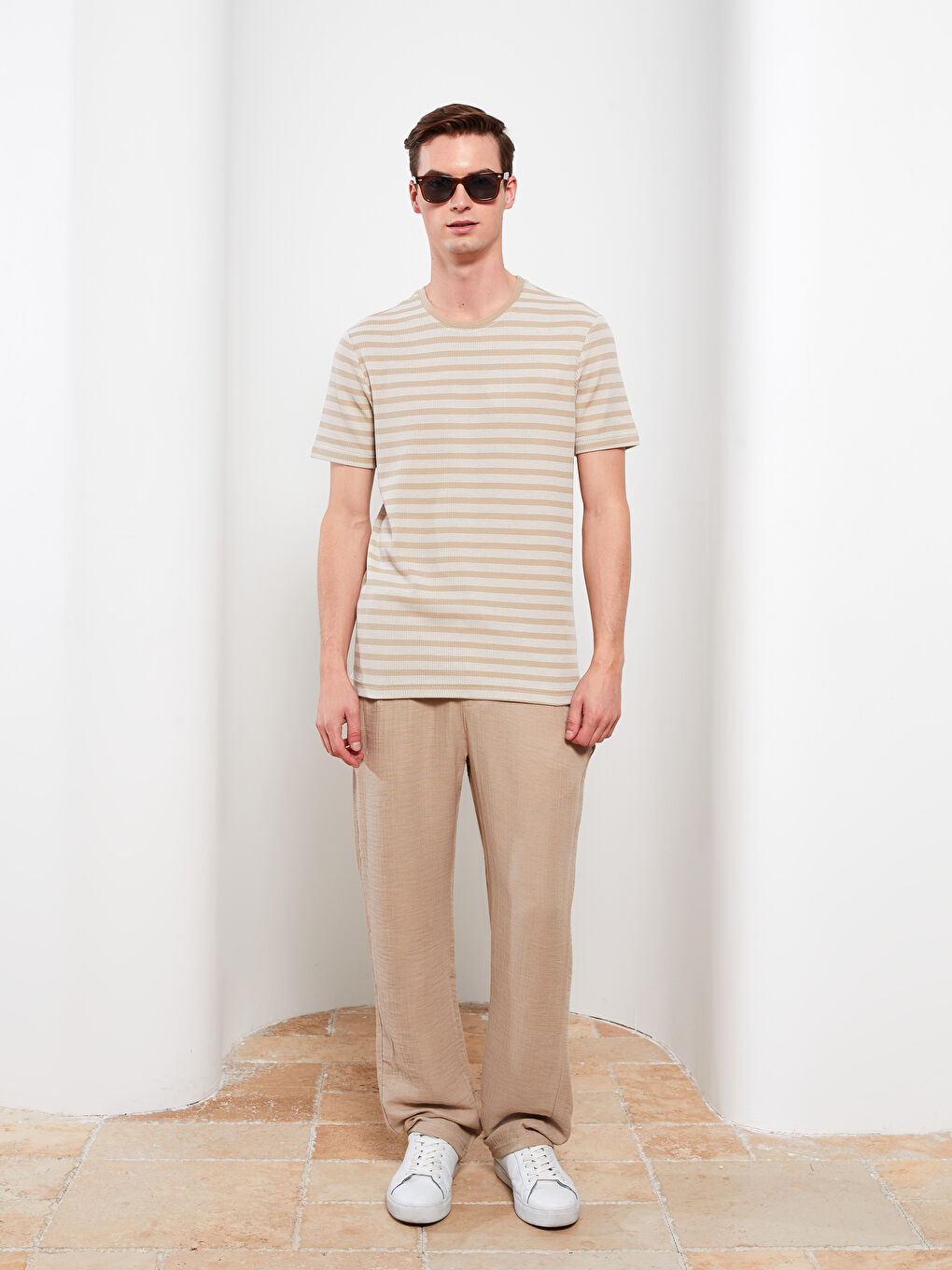 Bej Bisiklet Yaka Kısa Kollu Çizgili Erkek Tişört-2