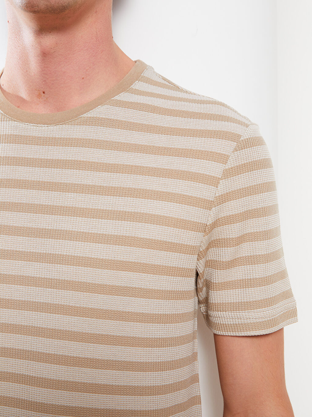 Bej Bisiklet Yaka Kısa Kollu Çizgili Erkek Tişört-3