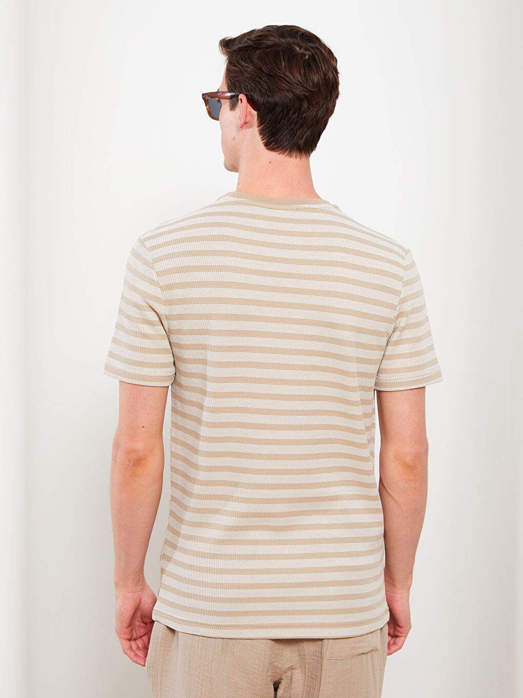 Bej Bisiklet Yaka Kısa Kollu Çizgili Erkek Tişört-4