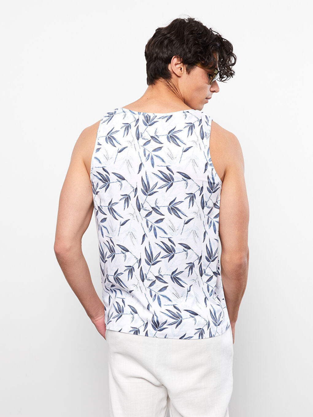 Beyaz Bisiklet Yaka Baskılı Erkek Kolsuz Tişört-4