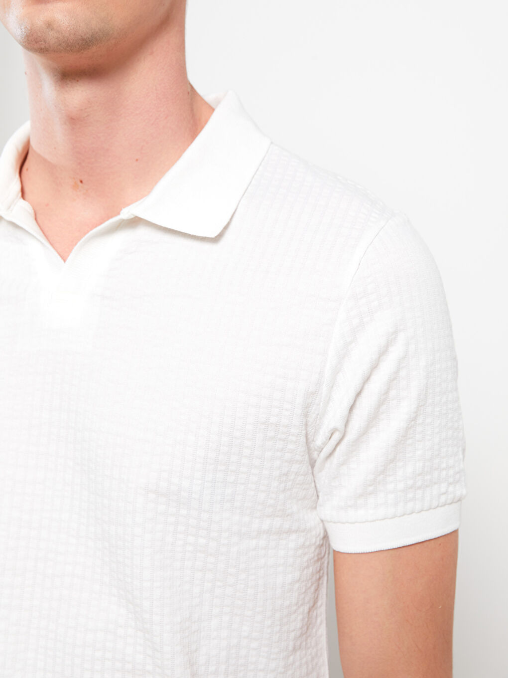 Beyaz Polo Yaka Kısa Kollu Erkek Tişört-2