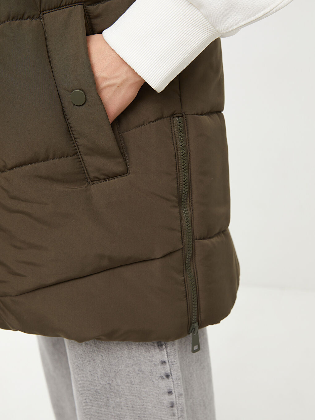 Haki Kadın Kapüşonlu Düz Şişme Yelek-4