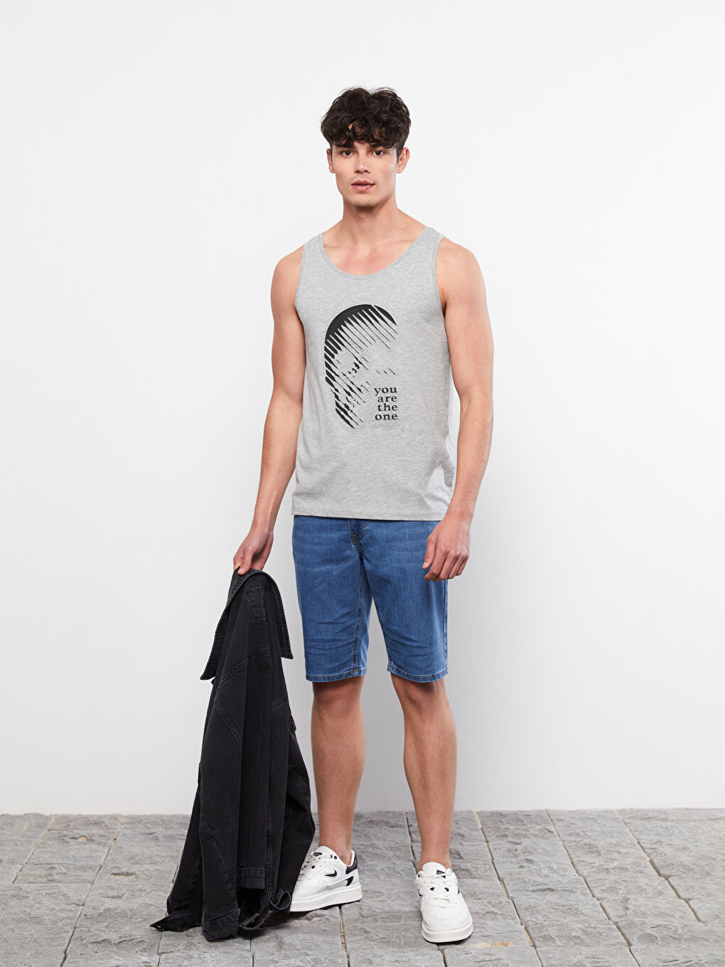 ерлерге арналған жеңсіз принтті дөңгелек жағалы футболка-2