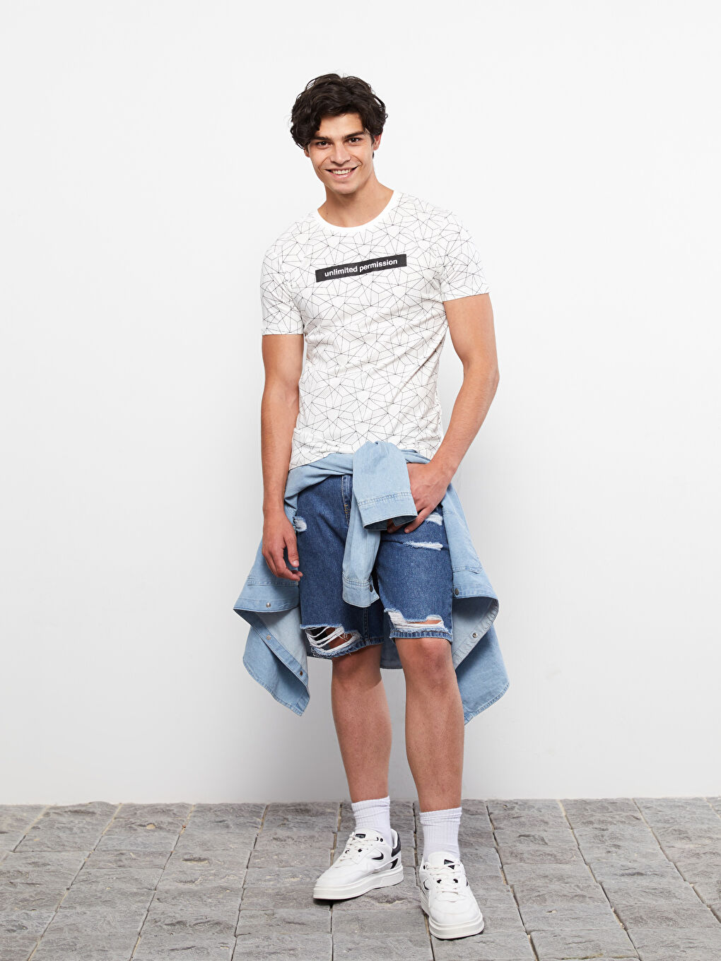 Beyaz Bisiklet Yaka Kısa Kollu Baskılı Penye Erkek Tişört